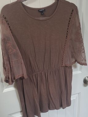 Torrid 1 Brown lace sleeve peplum top
